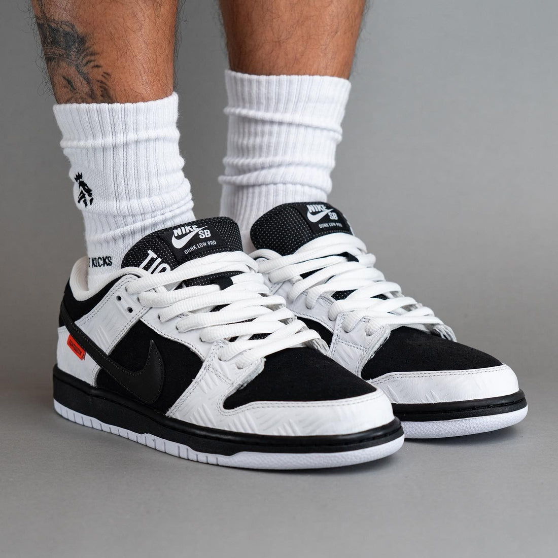 TIGHT BOOTH X NIKE SB DUNK LOW